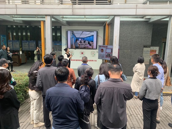 再獲點(diǎn)贊! 成都市委辦公廳、市政府辦公廳和市人社局相關(guān)領(lǐng)導(dǎo)一行參訪由瑞方人力打造的全市首個(gè)就業(yè)小站 第2張