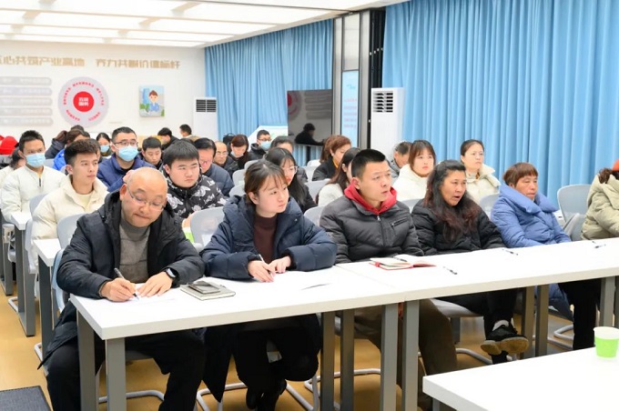 深入社區(qū)，傾聽民聲 成都市人大代表龔曉鷗開展“幸福美好生活十大工程”宣講 第2張