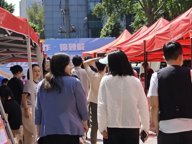 “家門口”的一站式服務(wù)！瑞方人力助力打造火車南站街道錦官新城社區(qū)特色就業(yè)IP 第2張