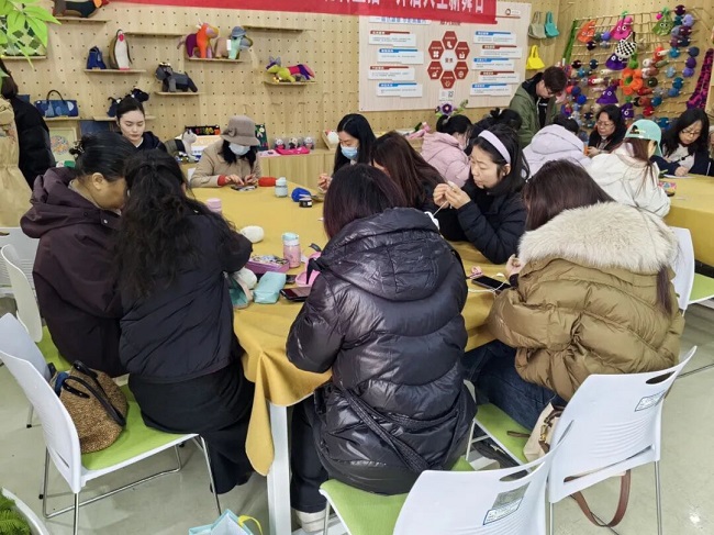 傳承指尖手藝，激活就業(yè)新機(jī)：瑞方人力助力華興街道開展女紅就業(yè)幫扶 第2張