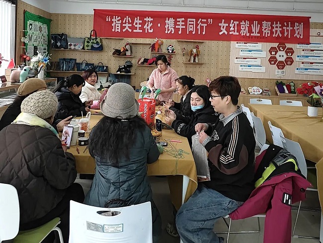 傳承指尖手藝，激活就業(yè)新機(jī)：瑞方人力助力華興街道開展女紅就業(yè)幫扶 第1張