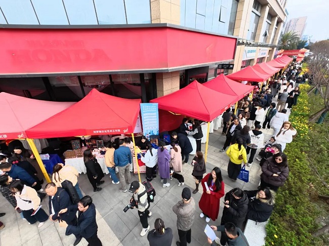 “就”在武侯 “職” 赴新程——瑞方人力助力武侯區(qū)舉辦2026年春風(fēng)行動(dòng)專(zhuān)場(chǎng)招聘會(huì) 第4張 “就”在武侯 “職” 赴新程——瑞方人力助力武侯區(qū)舉辦2026年春風(fēng)行動(dòng)專(zhuān)場(chǎng)招聘會(huì) 第4張