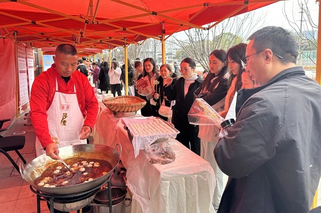 “就”在武侯 “職” 赴新程——瑞方人力助力武侯區(qū)舉辦2026年春風(fēng)行動(dòng)專(zhuān)場(chǎng)招聘會(huì) 第12張 “就”在武侯 “職” 赴新程——瑞方人力助力武侯區(qū)舉辦2026年春風(fēng)行動(dòng)專(zhuān)場(chǎng)招聘會(huì) 第12張