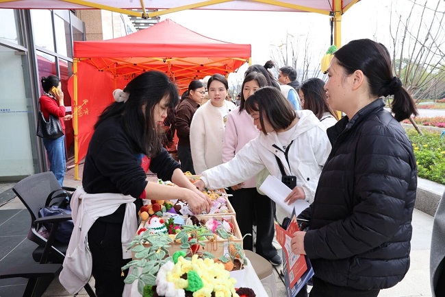 “就”在武侯 “職” 赴新程——瑞方人力助力武侯區(qū)舉辦2026年春風(fēng)行動(dòng)專(zhuān)場(chǎng)招聘會(huì) 第10張 “就”在武侯 “職” 赴新程——瑞方人力助力武侯區(qū)舉辦2026年春風(fēng)行動(dòng)專(zhuān)場(chǎng)招聘會(huì) 第10張